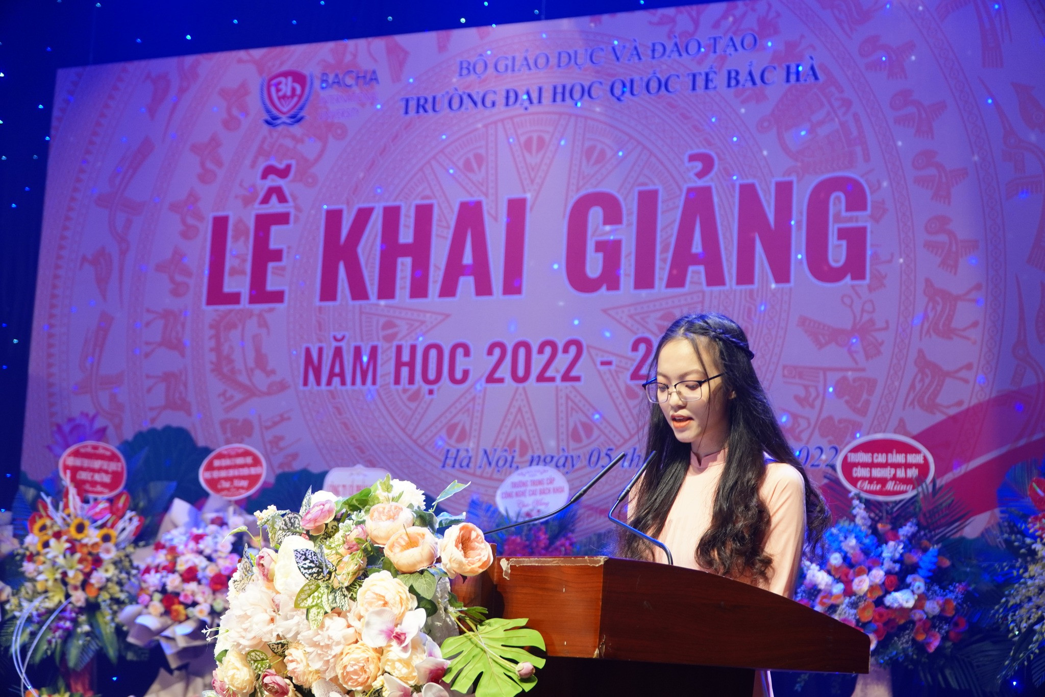 Cao Hoàng Yến Khanh phát biểu trong l?khai giảng năm học 2022 - 2023
